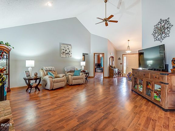 4th image of 2111 Larkspur Dr