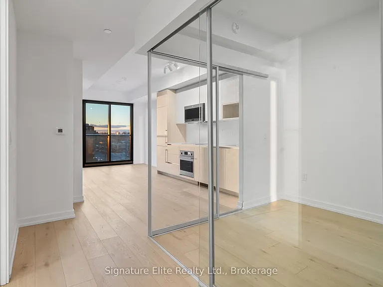 801 The Queensway #520 — Photo 4