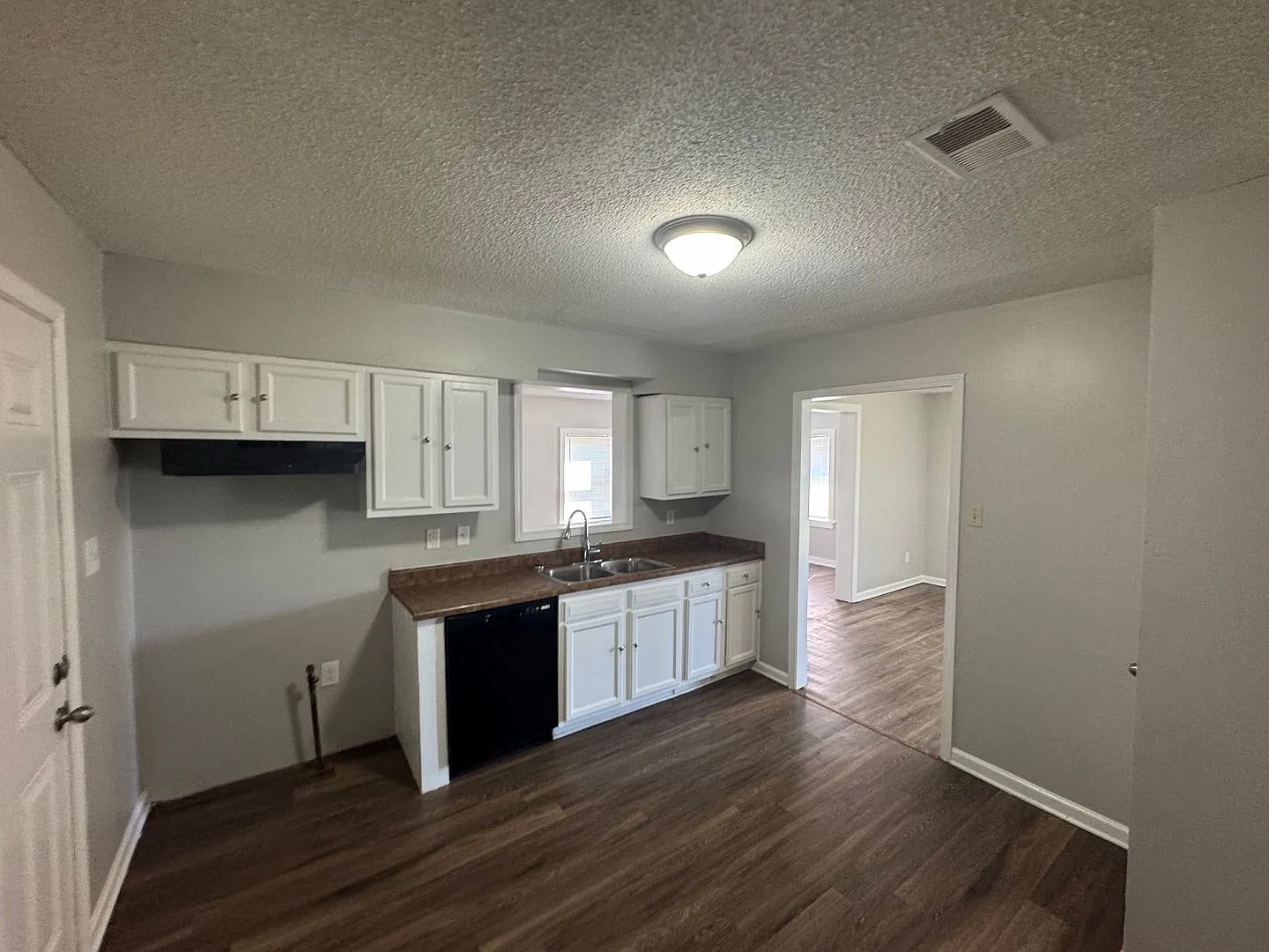 Welcome to 4628 Windward Drive! — Photo 4