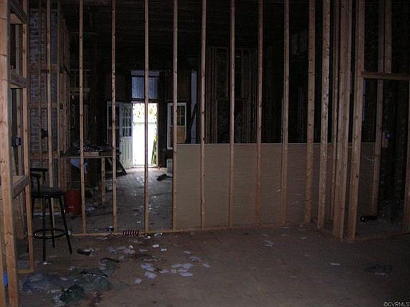3rd image of 2401 Summer Hill Ave