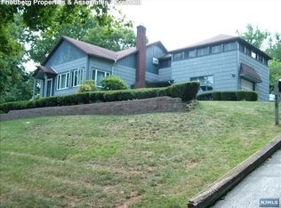 215 8th St, Cresskill, NJ 07626