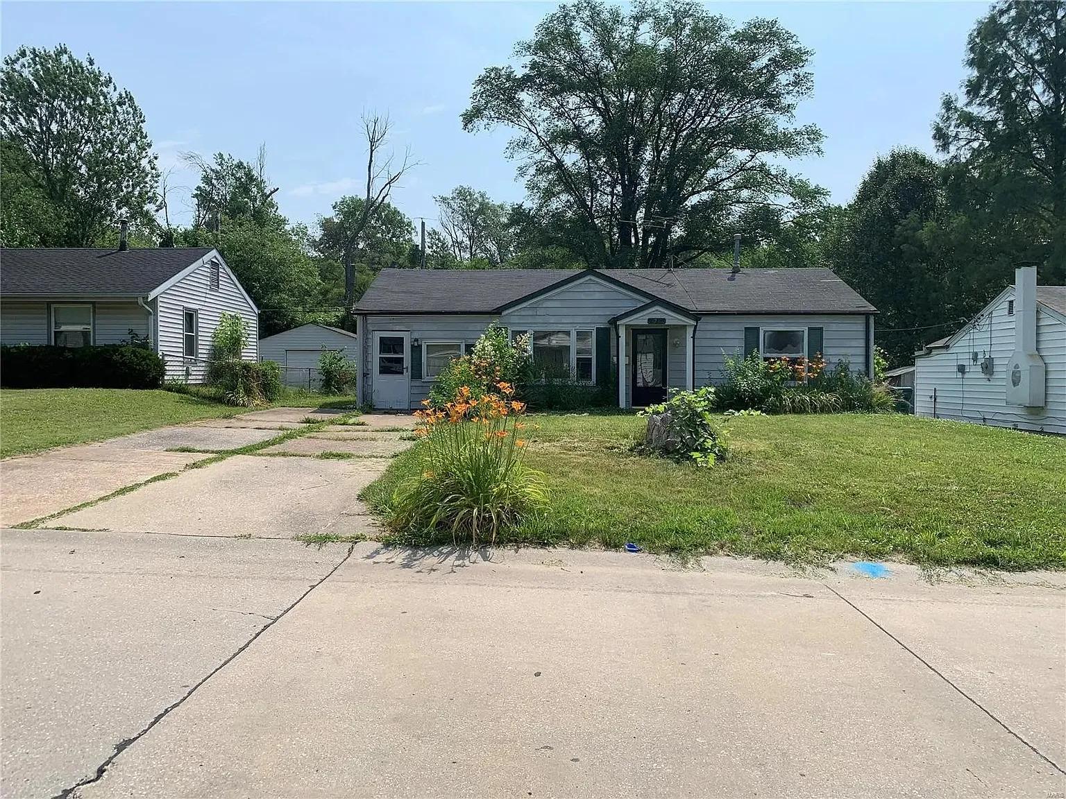 3 bed, 1.0 bath, 1032 sqft, $1,475 — Photo 2