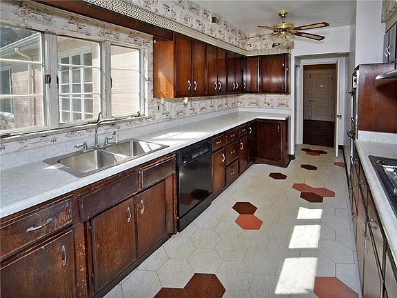 2nd image of 4938 Simmons Cir
