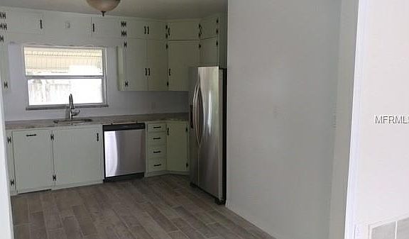 4th image of 4140 Edgewater Dr