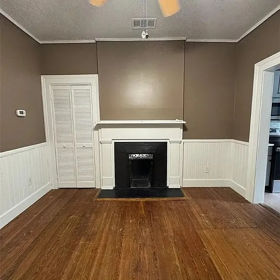 114 W Henry St #B — Photo 6