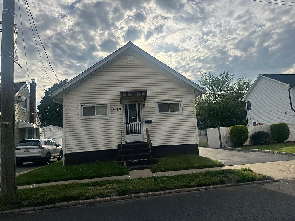 1st image of 2 Plaza Rd #37
