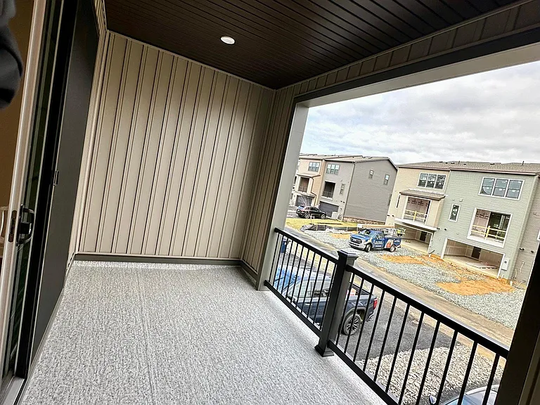 325 E Cochran St — Photo 17