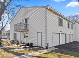 1675 Valley Forge Ct APT A, Wheaton, IL 60189