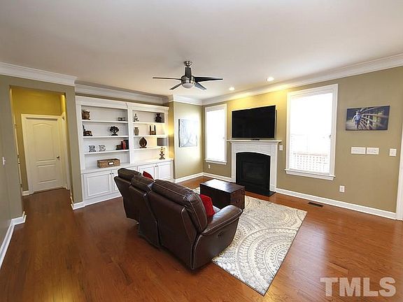 3rd image of 111 Alderberry Ct