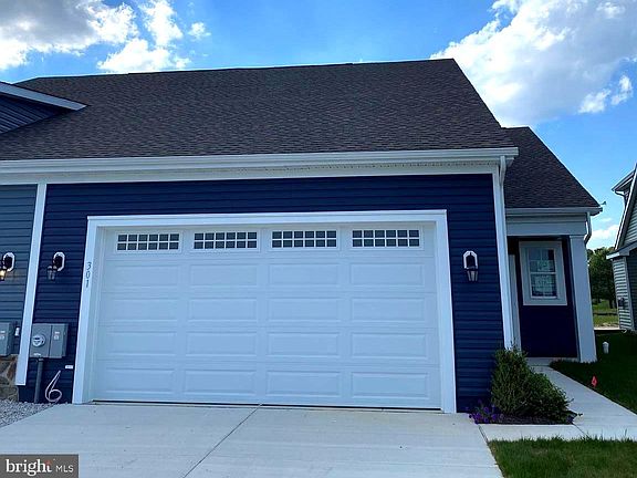 2nd image of 301 Waterside Sq