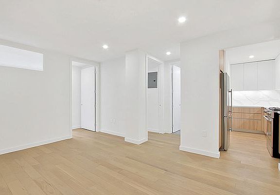 3rd image of 227 E 59th St APT 3C