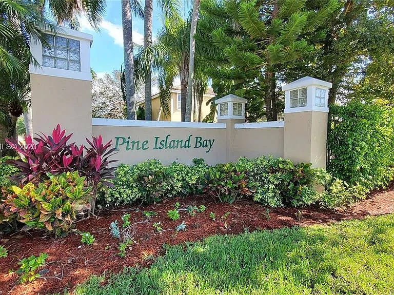 4430 SW 82nd Way — Photo 2
