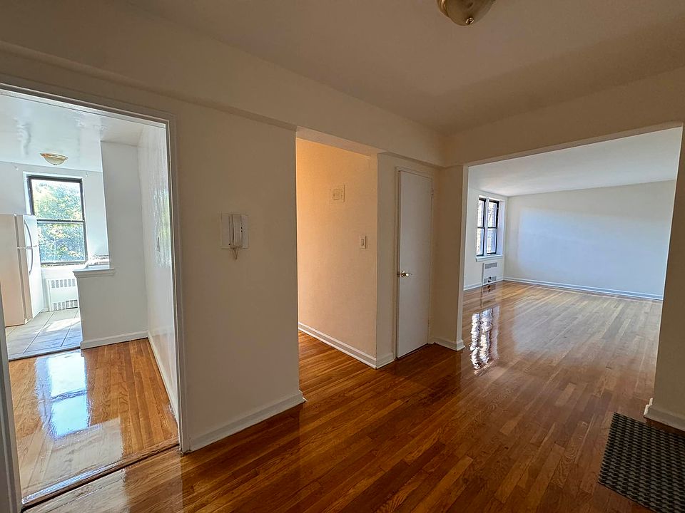 1st image of 140-35 Burden Cres #5