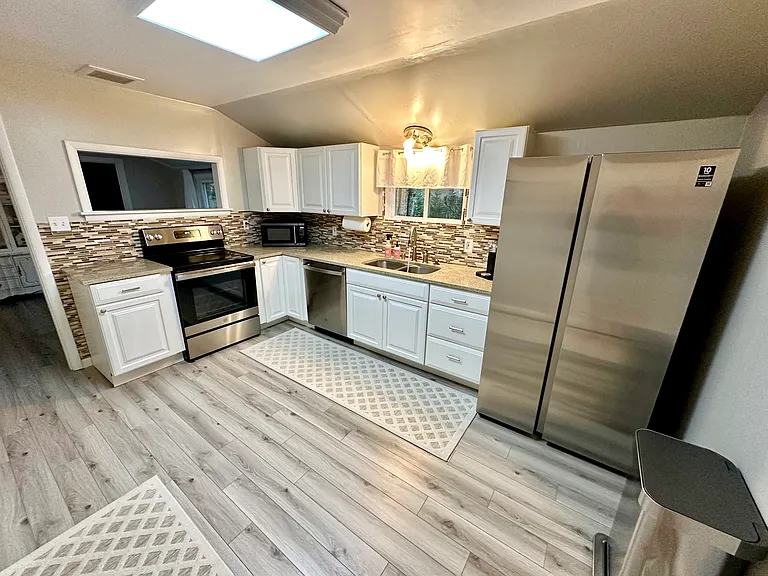 251 Tremont Pl W — Photo 3