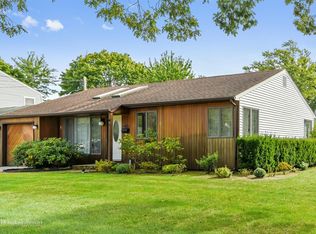 22 Pocahontas St W, Massapequa, NY 11758