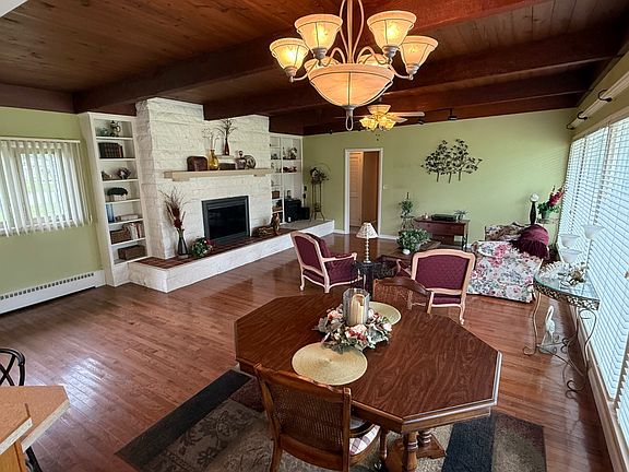 5th image of 511 Montgomery Cir