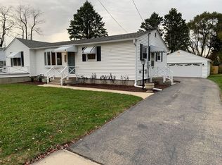 268 Edgewood Ave, Hampshire, IL