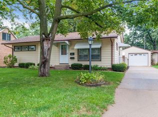 1102 Bowler St, Hiawatha, IA 52233