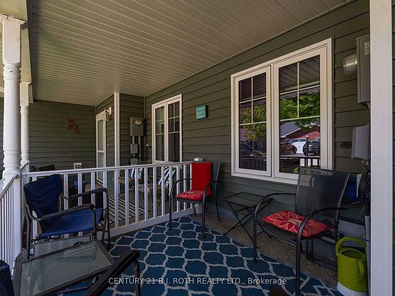 2nd image of 34 Chamberlain Cres