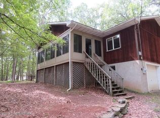 257 Fawn Lake Dr, Hawley, PA 18428