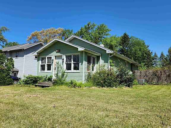 3rd image of 19645 Greenacre St