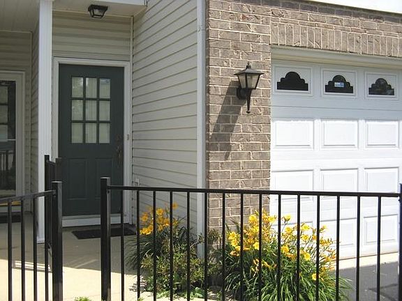 2nd image of 102 Arboretum Dr