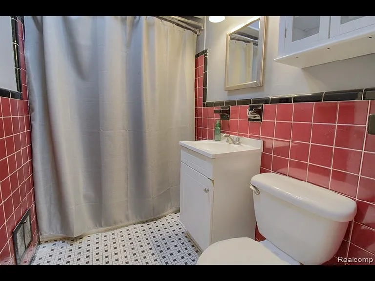 9884 Hubert Ave — Photo 13