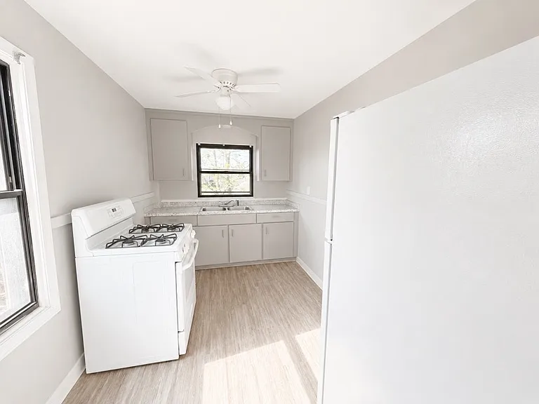 12 Knowlton Ave — Photo 4