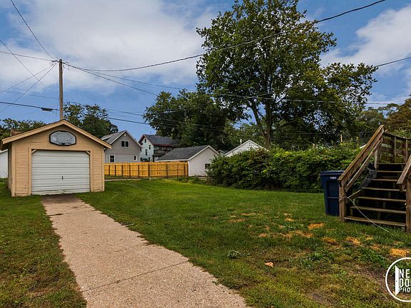 3rd image of 334 W 17th St
