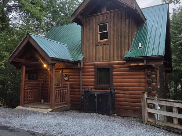 2245 Beach Front Dr, Sevierville, TN 37876