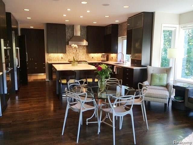 2nd image of 842 Hidden Ravines Dr #1