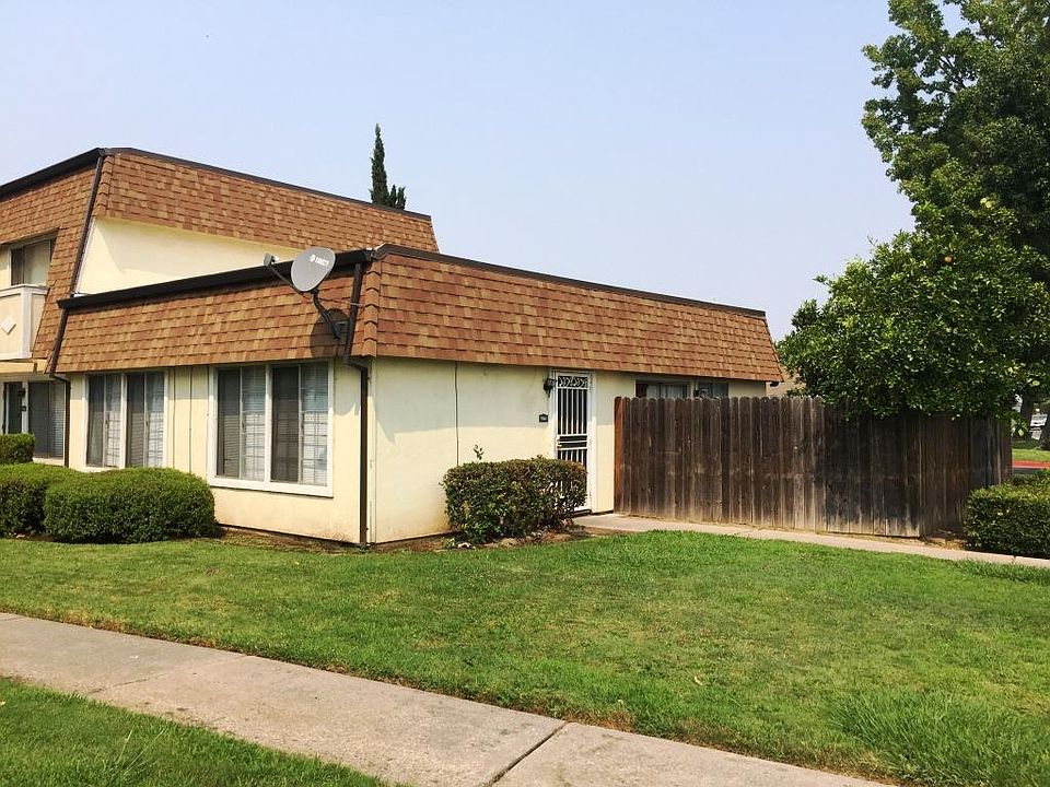 2nd image of 7742 La Mancha Way