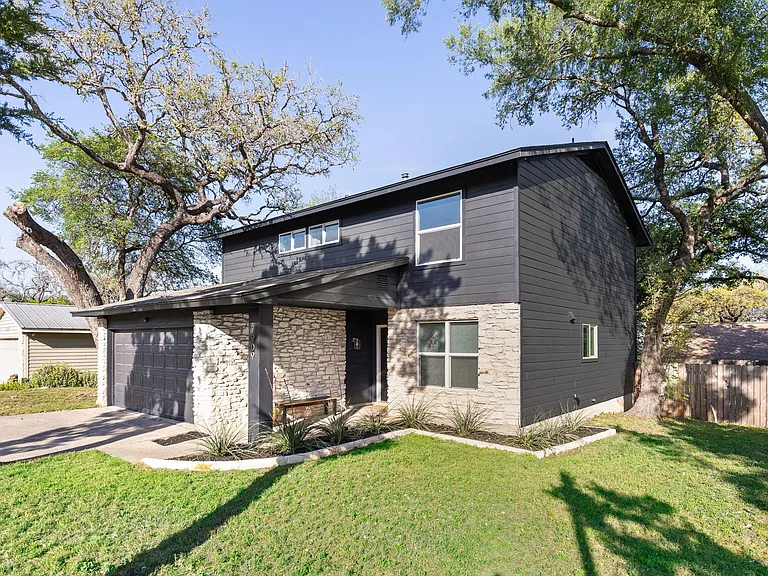 7909 Manassas Dr — Photo 3