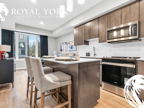 4th image of 708 Woolwich St #110