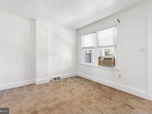 5th image of 1046 Yates Ave
