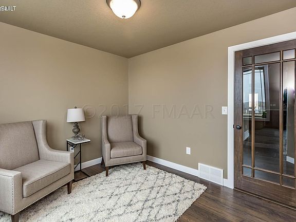 3rd image of 1128 Brooks Dr W
