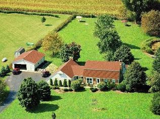 4N474 Pin Oak Ln, Maple Park, IL 60151