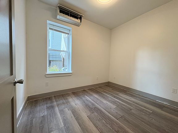 5th image of 181 Baldwin Ave #2L