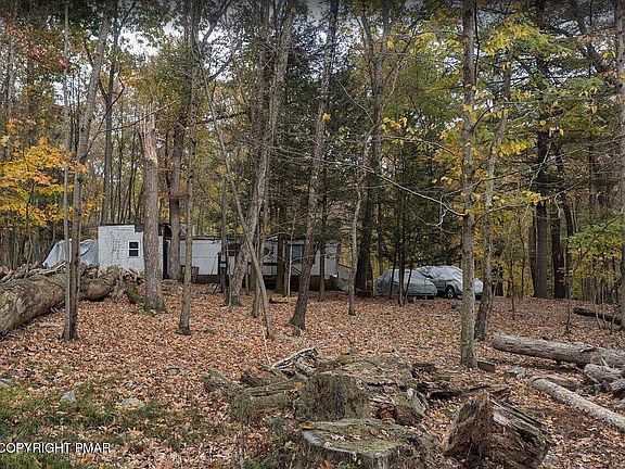 3rd image of 1168 Marshalls Creek Rd