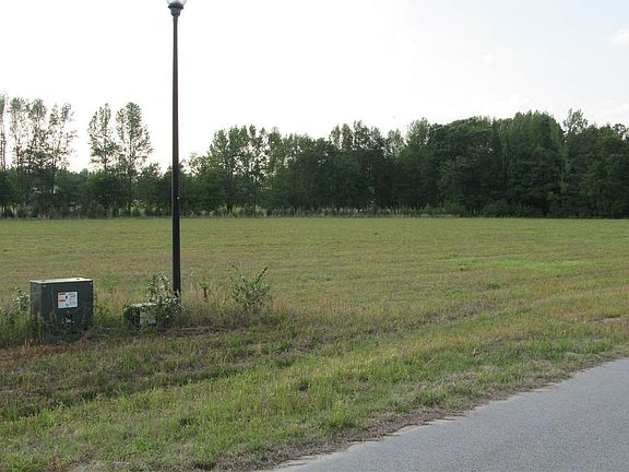 4th image of 96 Southern Pl Unit 3