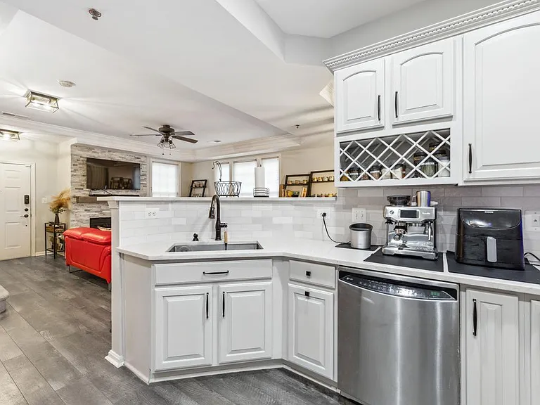 3526 Huntley Manor Ln — Photo 7