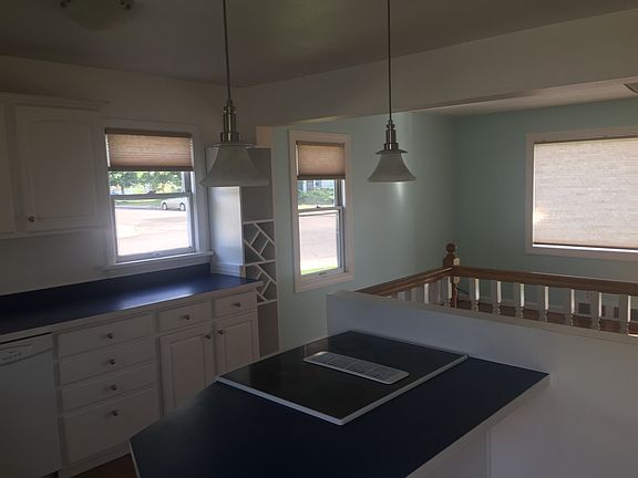 3rd image of 404 Burlington Ave