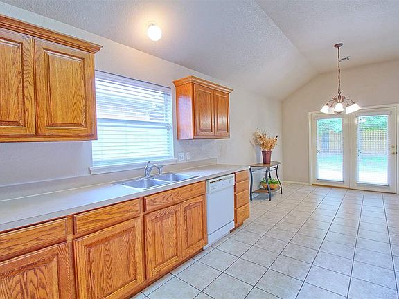 5th image of 308 S Keats Dr