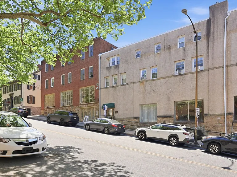 79 W Market St #G — Photo 38