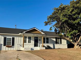 40 Village Dr, Chickasha, OK 73018