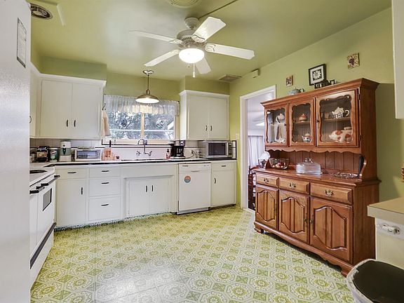 5th image of 3237 E Meadow Avenue