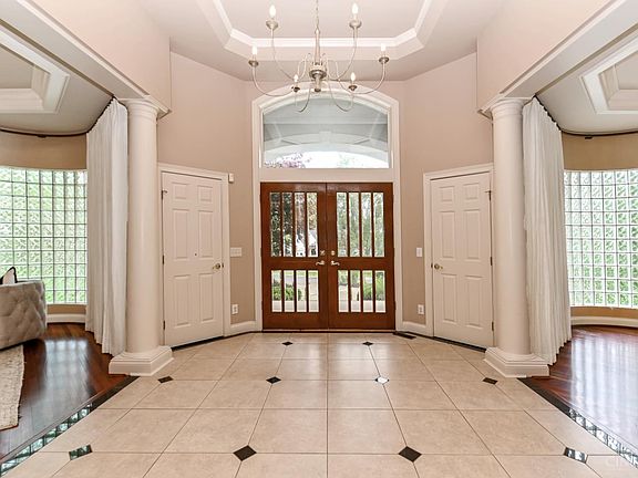 3rd image of 3 Cloister Ct