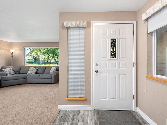 3rd image of 8920 Maple Dr