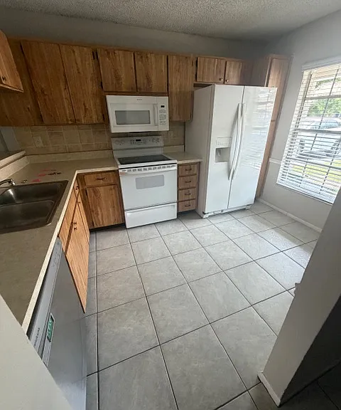 300 Kent Pl — Photo 5