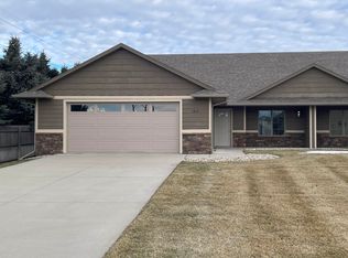 1010 S Tayberry Ave, Sioux Falls, SD 57106
